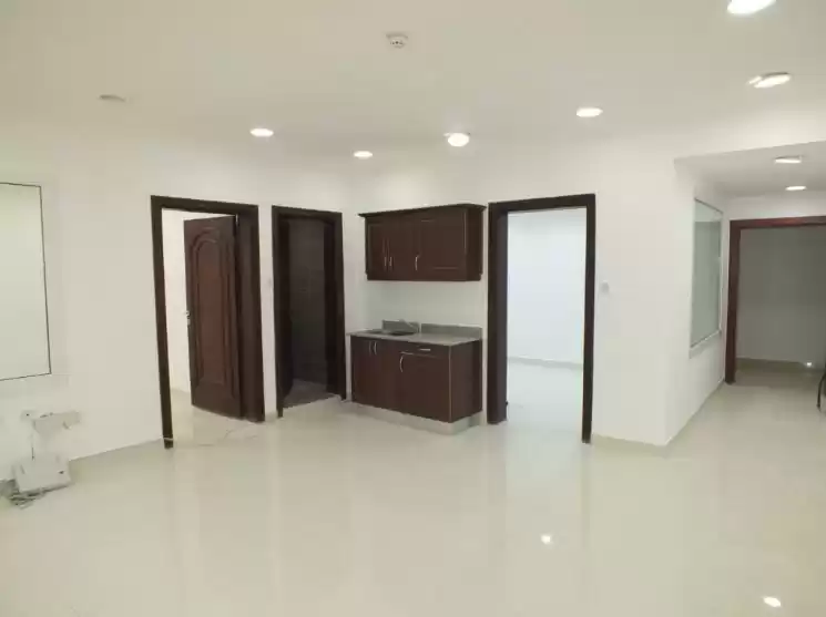 Коммерческий Готовая недвижимость Н/Ф Офис  в аренду в Аль-Садд , Доха #8271 - 1  image 